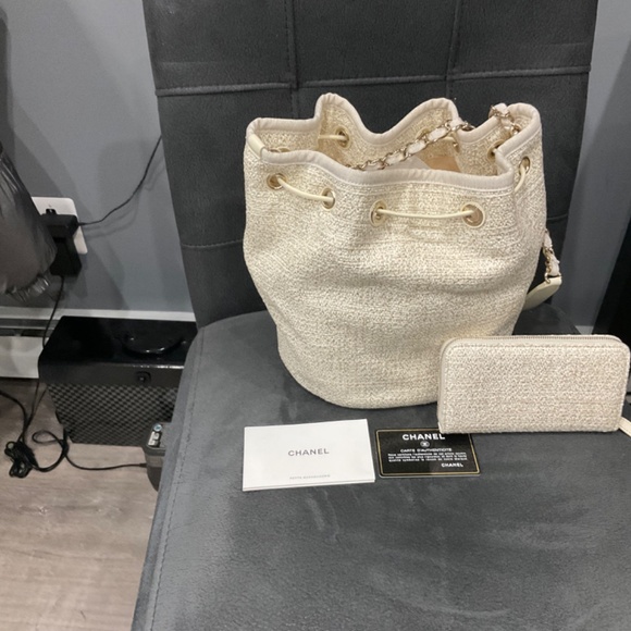 Chanel handbag and wallet - Picture 3 of 8